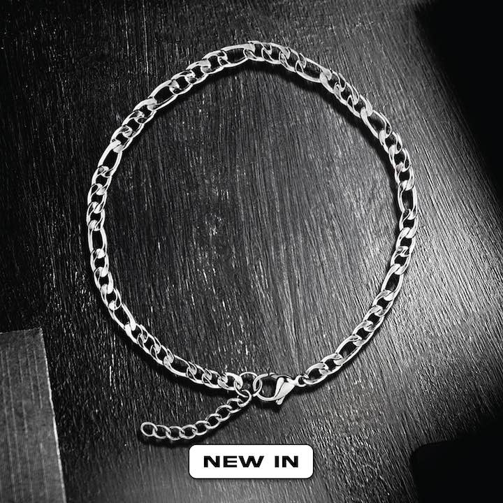 Our Silver Figaro Chain Bracelet features our premium silver figaro chain and signature polished silver plate, engraved with RG&B.