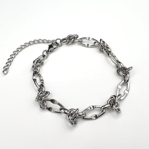 Our Eclipse Link Chain Bracelet in Silver for men features bold and rugged intertwined chain links.