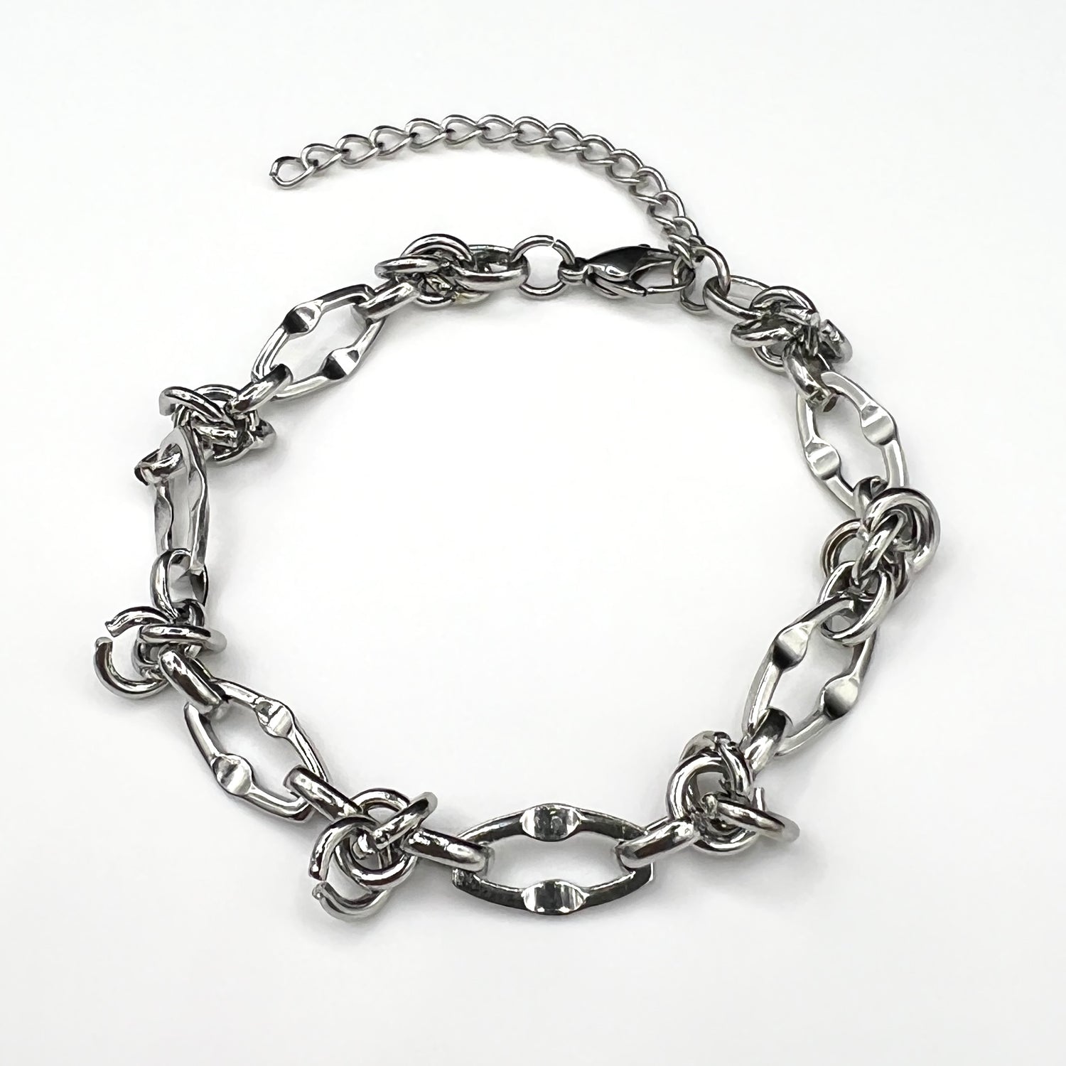 Our Eclipse Link Chain Bracelet in Silver for men features bold and rugged intertwined chain links.