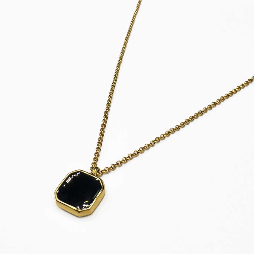 Our Square Pendant Necklace in Gold &amp; Black has been crafted with our premium square pendant and signature rolo chain.