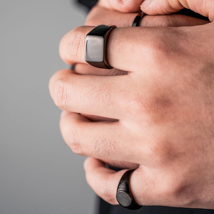 Solid Signet Ring in Black