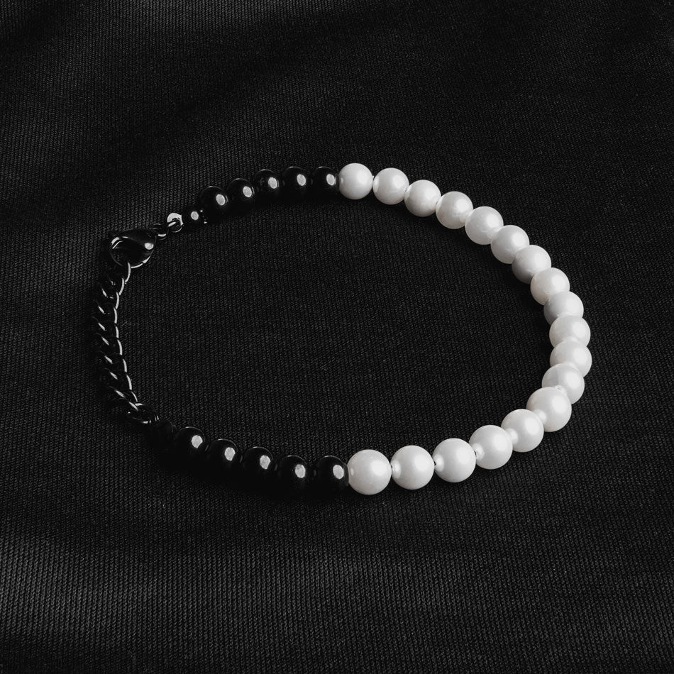 Our Pearl & Black Bead Bracelet has been crafted using both polished white pearls and black beads.