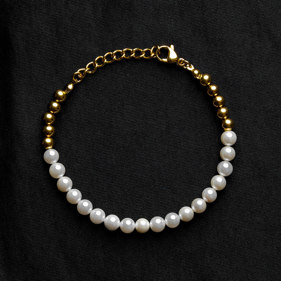 Our Pearl & 24KT Gold Plated Bead Bracelet has been crafted using both polished white pearls and gold beads.