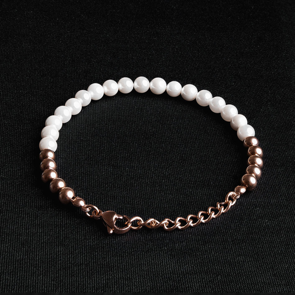 Our Pearl Bracelet with Rose Gold Hardware has been crafted using polished white pearls, along with the finest rose gold chain to hold it all together.