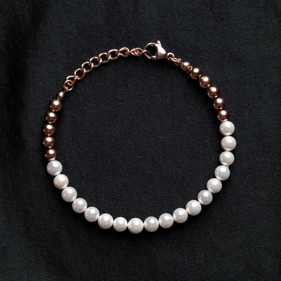 Our Pearl Bracelet with Rose Gold Hardware has been crafted using polished white pearls, along with the finest rose gold chain to hold it all together.