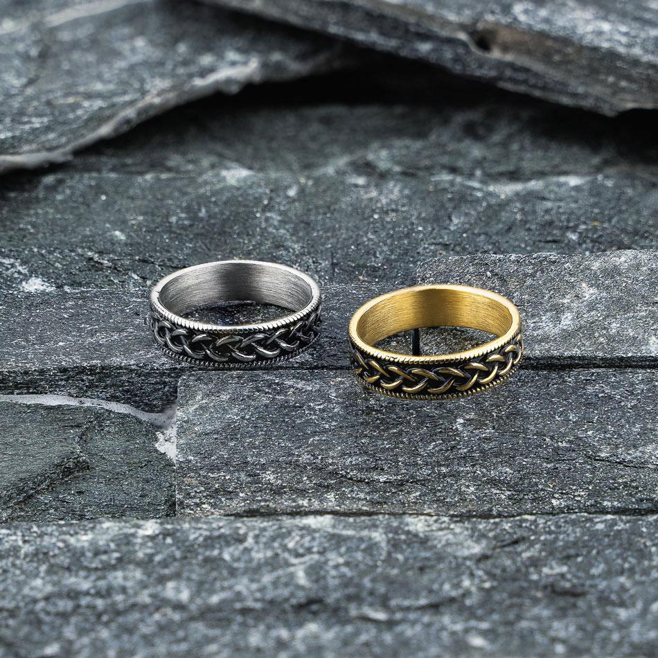 Our Knot Ring in Silver & Black has been crafted to be worn on a day-to-day basis or even as a statement finishing piece.