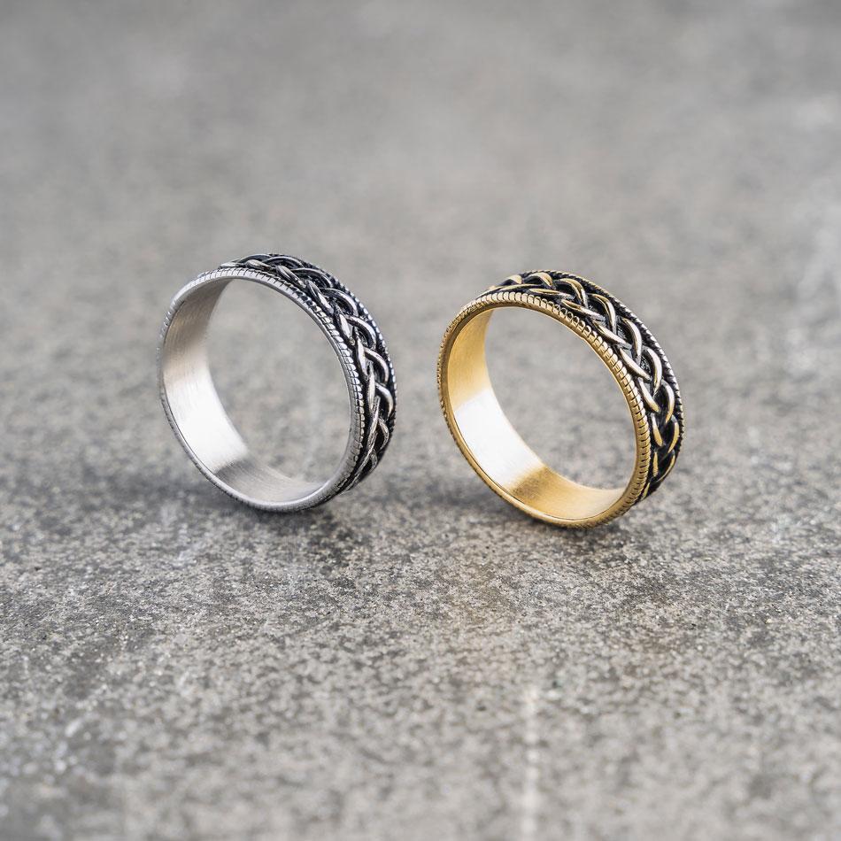 Our Knot Ring in Silver & Black has been crafted to be worn on a day-to-day basis or even as a statement finishing piece.