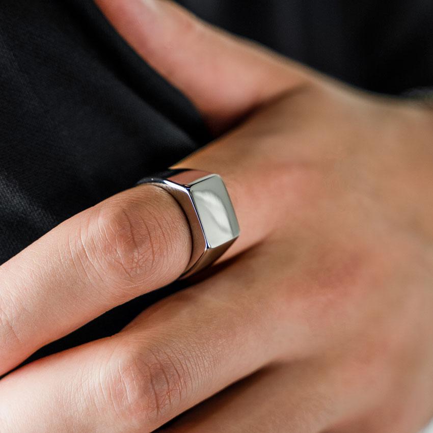 Solid Signet Ring in Silver